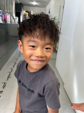 メンズサロン キング 枚方店(Men’s salon K!ng) ホワイトメッシュ/ツイスト/ツイスパ/パーマ/メンズ/眉毛