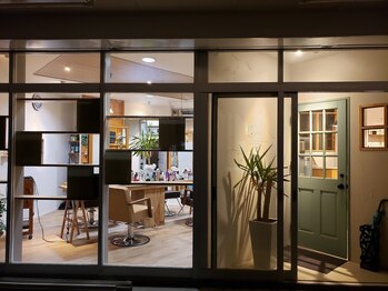 ハレルヘアー(HAREL hair)の写真/”HAREL”では緊張しにくいナチュラルな店内でゆったりリラックスできます＊周りを気にせずお悩み相談も◎