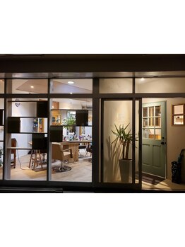 ”HAREL”では緊張しにくいナチュラルな店内でゆったりリラックスできます＊周りを気にせずお悩み相談も◎