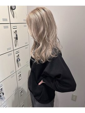 ニナ 梅田(nina) ホワイトブロンド