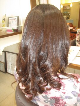 コアフィールフィス(COIFFURE fils) 揺れるカールでフェミニンに