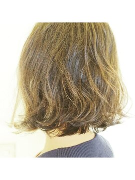ピアリ(Peri) ゆるふわ外ハネパーマ