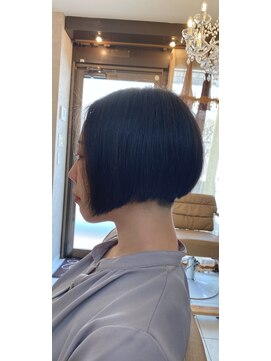 リゼロ(ReZERO) 刈り上げ前下がりボブ