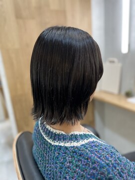 ハサミバイアトリエナガノ 千葉(8sami by atelier nagano) ショートボブ/センターパート/ツヤ髪/グラデーション/イヤリング