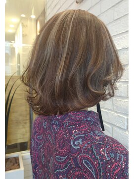 ヘアアートヒサ(HAIR ART hisa) 「RYOKO」30代40代50代  白髪ぼかし×くびれレイヤーカット