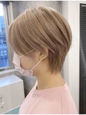 大人ハイトーンカラー大人ショートヘアくびれショートレイヤー