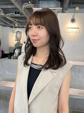 エルメ クラマエ(Elme) 暗髪ブラウン×レイヤースタイル