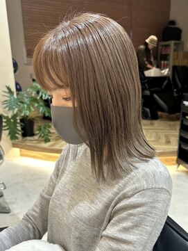 ヒビヲ(HIBIO) タッセルボブ切りっぱなしボブワンブリーチダブルカラー