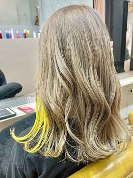 ココ 西葛西南口店(COコ) フェミニンハイトーンベージュ×モードイエローインナーカラー