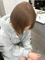 ロイオブジゼル(roi of GiseL) ショート ボブ ハイトーン ブリーチ ダブルカラー ミルクティー