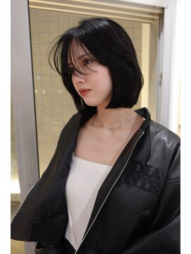 ローエ バイ デコ(Rohe by DECO) 流れるようなフェイスレイヤーボブ 英心