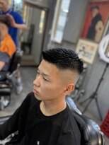 バーバーショップライズ 2nd(barber shop RAIzE) フェザーアップ