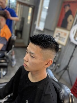 バーバーショップライズ 2nd(barber shop RAIzE) フェザーアップ