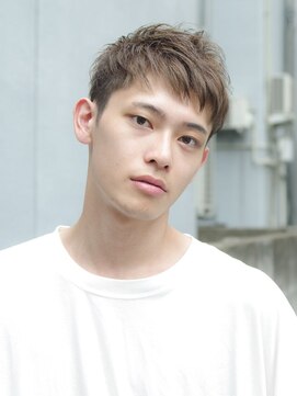 ビアンコ(BIANCO) スキンフェード リバースセンターパート サーフカール 刈り上げ