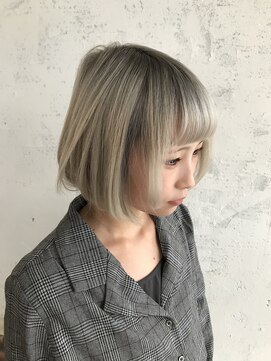 アドール(ADOR) ホワイトグレージュ