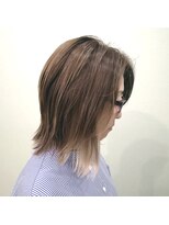 リリス(l'iris)&nbsp;グレージュ☆大人可愛いひし形前下がり外ハネショートボブ