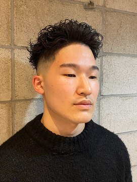 フランクスバーバーザスタンド(Frank’s barber the stand) アップバングスキンフェードパーマE