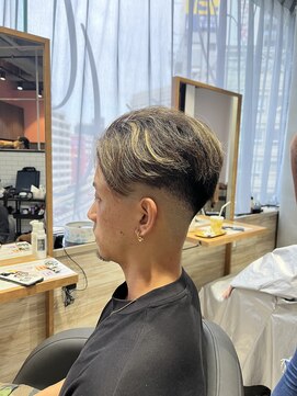 リーオオサカ(Lee Osaka) フェードカット/kana