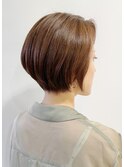 くびれのある前下がりショートスタイル