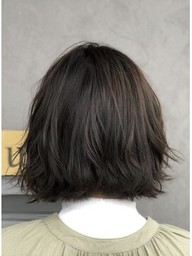 ヘアーデザイン ディードット ウル(D. ulu) ブルーアッシュでクールビューティー