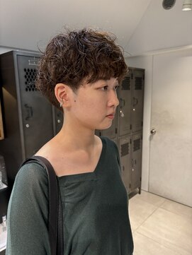 ナループロアツム(Nalu pu loa Tsum) ショートパーマ グレージュ