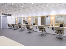 アグ ヘアー ヴィラージュ 野里店(Agu hair village)の雰囲気（ゆったり寛げる居心地の良い空間です。※写真はイメージです。）