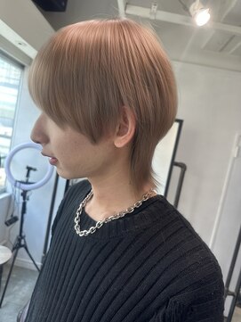 イリ 梅田(ili) 柔らかいベージュ/ラウンドマッシュウルフ