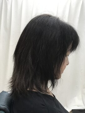 大人のミディアムレイヤーカット