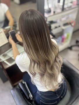 ビゼ 梅田(BIZE) シールエクステ80枚でつくるバレイヤージュ風スタイル♪♪