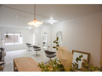 ハンドユー(HAND.U)の写真/大人女性の白髪染め◎ダメージレスイノアカラーを体験*[元町駅/マンツーマン/ヘッドスパ/ショートカット]