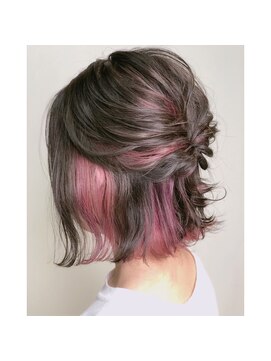 ショートオンリーサロントス(short only salon TOSS) インナーチラ見せピンク切りっぱなしボブ