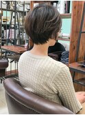 毛先パーマ小顔耳かけネイビーカラーマニッシュショート前下がり