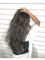 ビーヘアサロン(Beee hair salon)&nbsp;【渋谷Beee/山森伴利】A/W NewStyle ハイライトグレーアッシュ