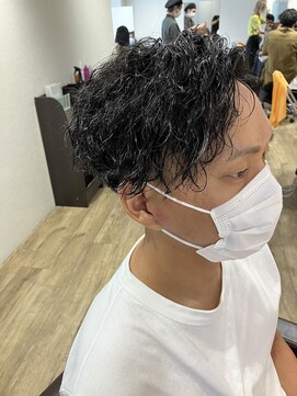 エヌプラス(N+) 刈り上げセンターパートサーフカールブルーブラッフェザーパーマ