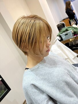 プラスイズム(PLUSISM) 丸みショートボブ