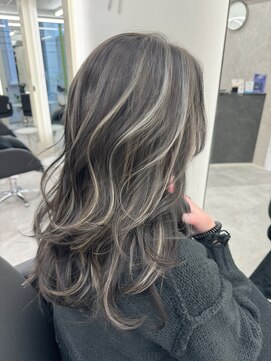 アルドーレフィエロ シンサイバシ(Ardore fiero shinsaibashi) コントラスト極ハイライト☆アッシュブラック