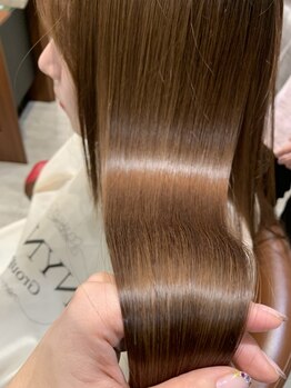 ニューヨークニューヨーク 三宮店(NYNY)の写真/｢三宮/元町｣☆厳選した薬剤を使用☆自慢の[オーダーメイドストレート]で毛先まで艶のある柔らかなヘアに。