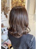 ミディアムレイヤーカット×モカグレージュ