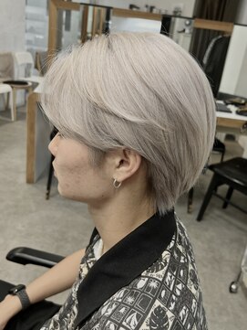 バイフィフス 原宿/表参道(by fifth) センターパート韓国風メンズミルクティーベージュダブルカラー