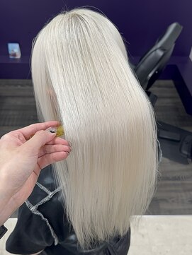 ピリオド 赤坂(Period.) ロングヘアー ハイトーン ブリーチ ホワイト 髪質改善 赤坂見附