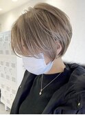 横浜西口白髪ぼかしハイライトショートボブアッシュグレージュ