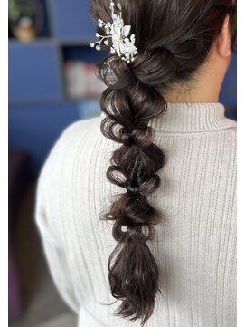 トータルヘアサロンカマダ ローポニーゆるふわ編みおろし