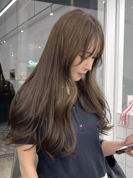 ニトバイアンキシム(nit by ahnkism) レイヤーカット顔まわりストレートロングレイヤー堀江