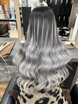 ラピス 横浜(Lapis) Hシールエクステホワイトシルバーハイライトブリーチカラー