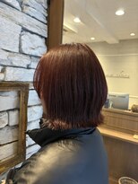 ヘアメイクスタジオ アビール 調布(abi‐ru)&nbsp;抜け感ワインレッドの外ハネスタイル