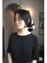 イコイ(icoi)&nbsp;女性像に合わせた暗髪タイトボブ＊kubota