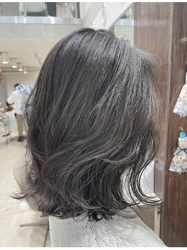オブ ヘアー 自由が丘 ウエスト(Of HAIR WEST) 外ハネミディアム
