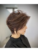 柔らかさと抜け感を大事にした上質で上品な大人のショートヘアー