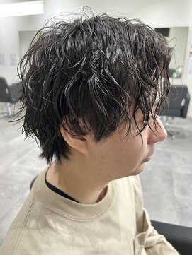 ヒュイル バイ ニアウ(Hwyl by Niau) メンズセンターパートツイストスパイラルパーマニュアンスパーマ