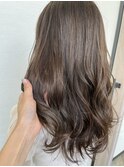 オリーブベージュ
